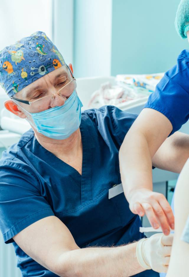 Epidural,Shot.,Nurse,Comforting,Pregnant,Woman,,Doctor,Gives,Epidural.